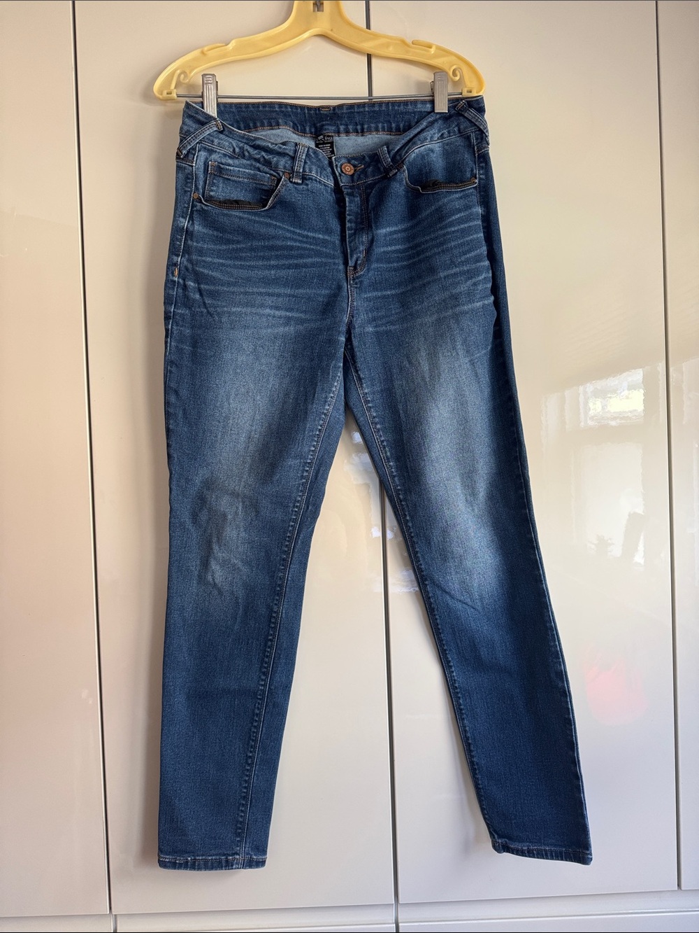 SoundStyle Classic Mid-Wash Women's Jeans - Blue